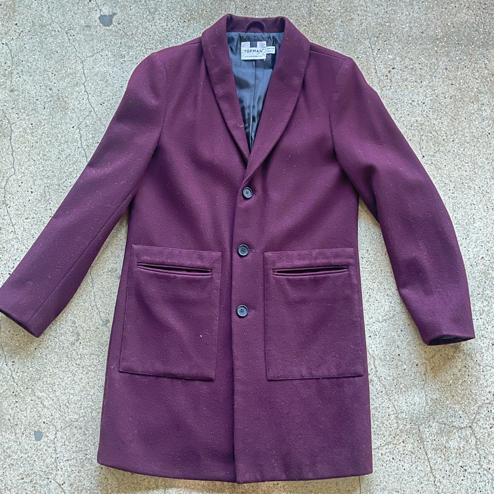 Top Shop Men’s burgundy polyester coat in size small.